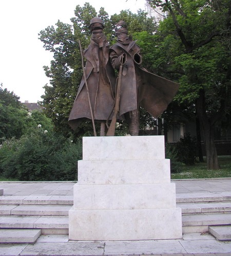 Kligl Sándor Háború című szobra