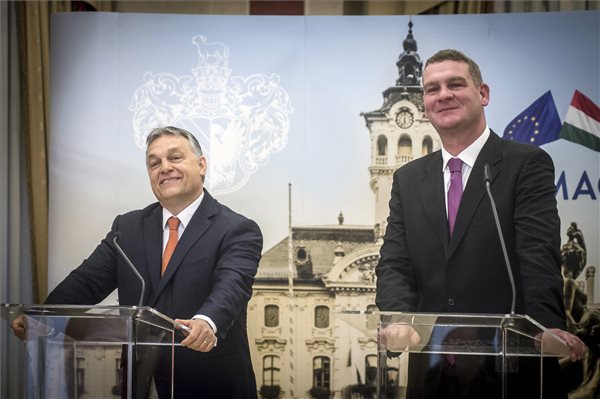 Orbán Viktor miniszterelnök és Botka László polgármester a Modern városok program keretében kötött együttműködési megállapodást