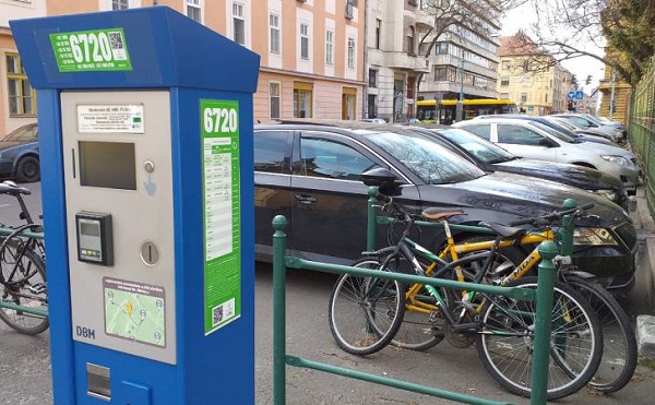 Négyszáz ingyenes belvárosi parkolóhely szűnik meg Szegeden