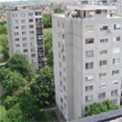 Nyolcadik emeletről ugrott le a 15 éves fiú