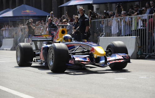 Hatalmas érdeklődés mellett zajlott le a 4. magyarországi Red Bull Street Parade
