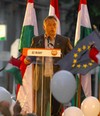 Csak a Fidesz segíthet az országon