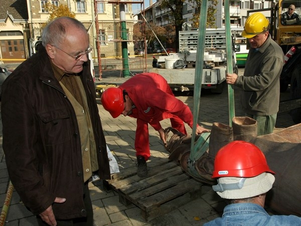 szobor091028_4_52_20091028185652_742.JPG