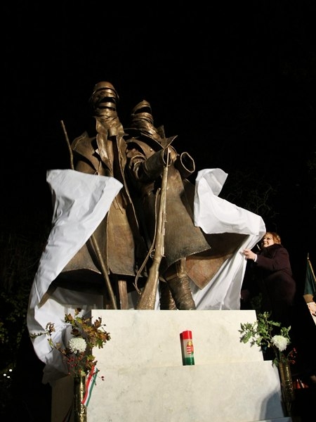 Felavatták a Szabad emlékezés szobrát 
