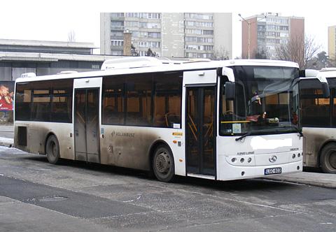 Személygépkocsi ütközött autóbusszal! 