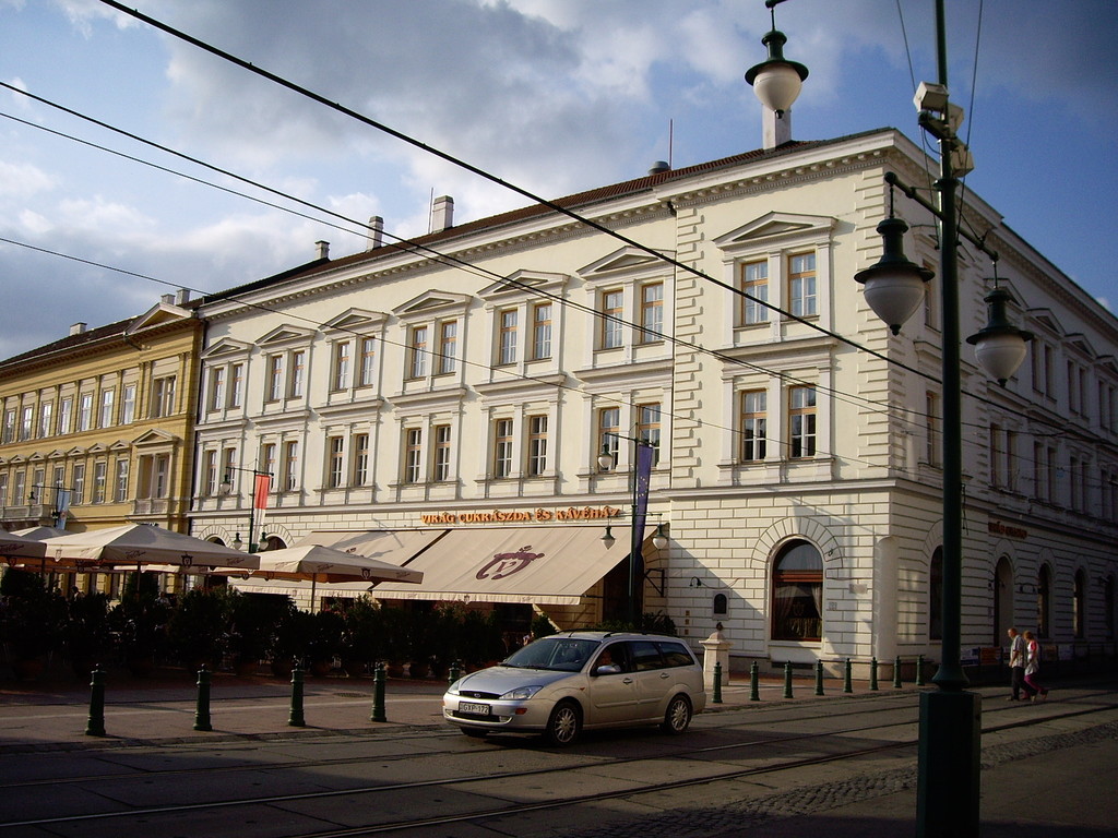 Az város szeretné a Virág cukrászdát