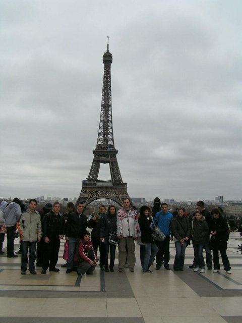 p3210015_parizs_eiffel_diakok_717_2010040895033_369.jpg