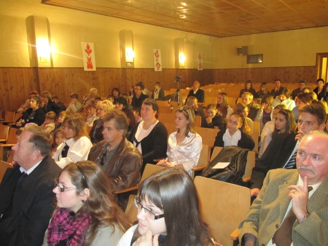 Csongrádi diák lett a második az ürményházi szavalóversenyen szavalo_101106_3_607_20101110142923_706.JPG