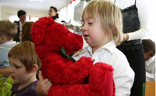 A toledói magyarok ismét ajándékokat küldtek a Csongrád megyei gyerekeknek A toledói magyarok ismét ajándékokat küldtek a Csongrád megyei gyerekeknek
