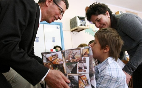 A toledói magyarok ismét ajándékokat küldtek a Csongrád megyei gyerekeknek