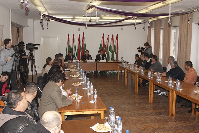 Roma fórumnak adott otthont a Megyeháza 