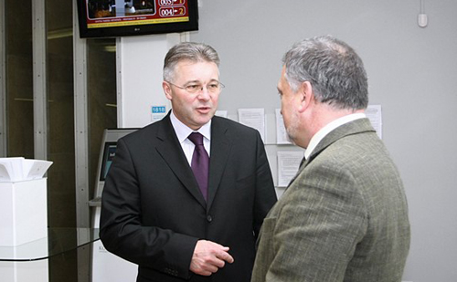 Segítenek az egyszerűsített honosításban a kormányablakok