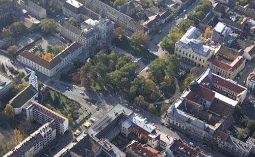 Átalakul a hódmezővásárhelyi Hősök tere