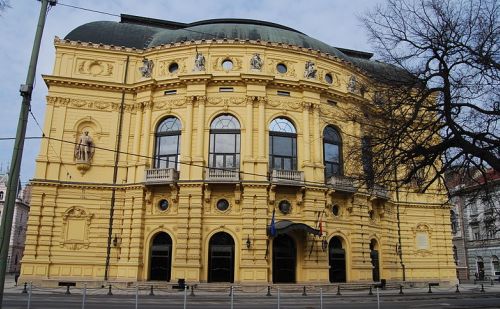 Kulisszatitkok, előadások, vetélkedők várják a vendégeket a Szegedi Nemzeti Színház nyílt napján. (Forrás: Wiki Commons, Chmee2/Valtameri) szeg2.jpg