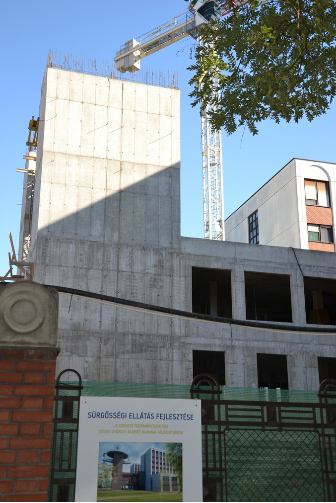 Az egyetem tájékoztatása szerint a meghatározott ütemterv szerint halad az új, 265 ágyas klinika beruházása a Szegedi Tudományegyetemen. kórházberuházás
