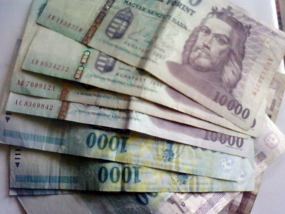 A kormány újabb 3,91 milliárd forint támogatást biztosít egyes felsőoktatási intézmények számára. pénz