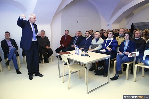 A Duna hordalékára épült a Tisza leghíresebb városa