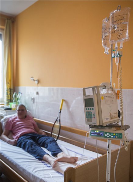 Orvosi műszereket kapott a szegedi gyermekklinika