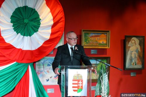 1848-49-et és jelenünket állították párhuzamba a Nemzeti Est szónokai