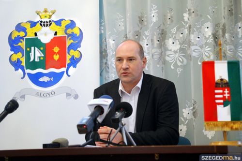 A nagyfai menekülttábor megszüntetését javasolja Algyő