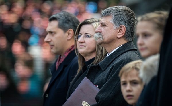 Návay Lajos szobrot avatott Lázár és Kövér