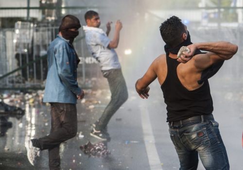 2015-ös röszkei tömegzavargás: 10 migráns ellen emeltek vádat