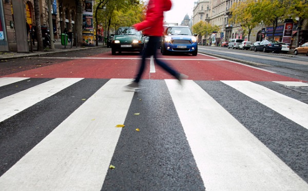 Hangos lámpa segíti a vakok és gyengénlátók átkelését Szegeden - forrás: szeged.hu