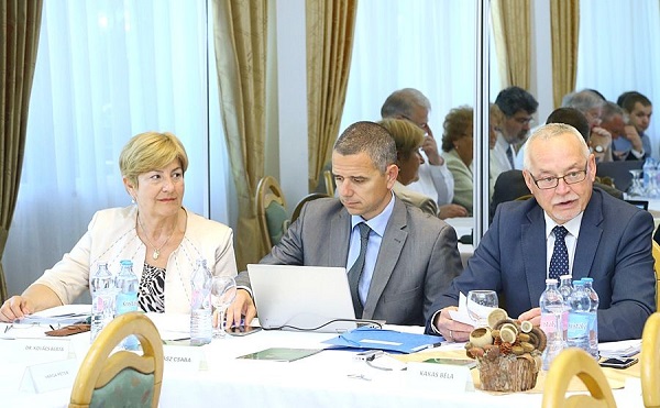 A Csongrád megyei közgyűlés ülésén többek között szó esett a megye névváltozásáról - forrás: csongrad-megye.hu