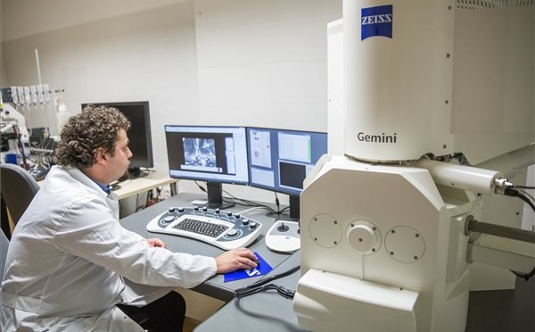 Egyedülálló laboratóriumok a szegedi egyetemen