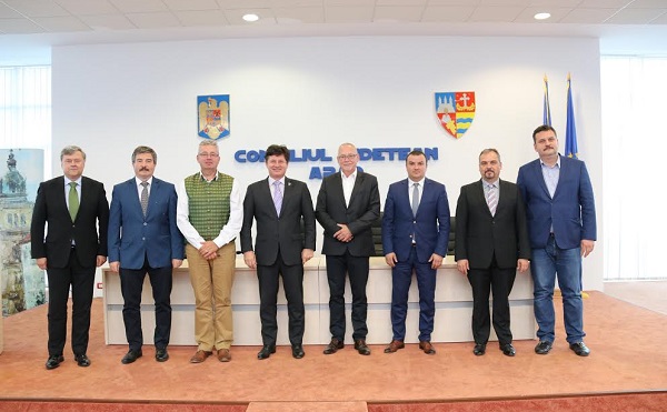 Négy magyarországi és négy romániai megye önkormányzati vezetői tárgyaltak Aradon - forrás: aradihirek.ro