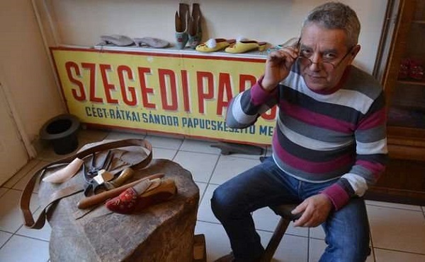 Alap&iacute;tv&aacute;ny a szegedi papucs hagyom&aacute;nyainak fenntart&aacute;s&aacute;&eacute;rt