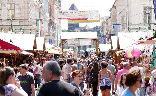 200 kézműves érkezett a szegedi vásárra - forrás: szeged.hu