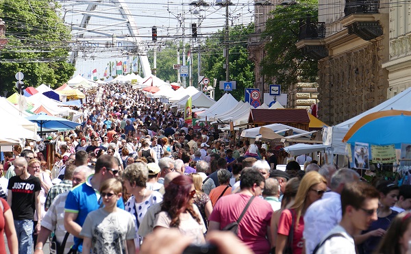 200 kézműves érkezett a szegedi vásárra