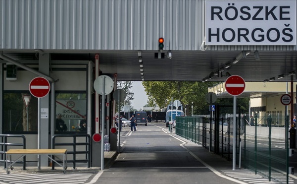 Hosszabb nyitvatartás a röszkei határátkelőn