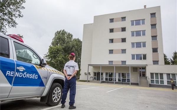 Új laktanyát adtak át Szegeden
