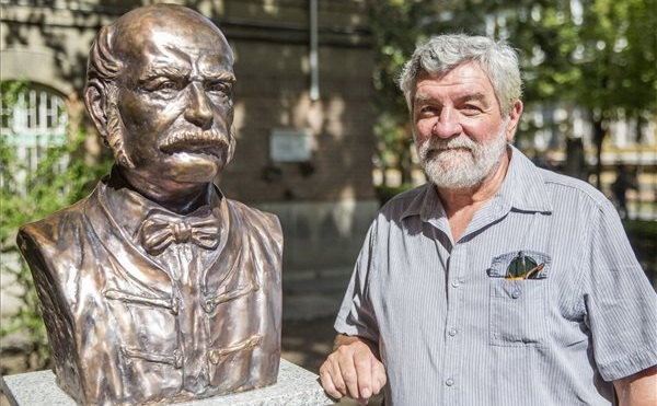 Szobrot állítottak Semmelweis Ignácnak Szegeden