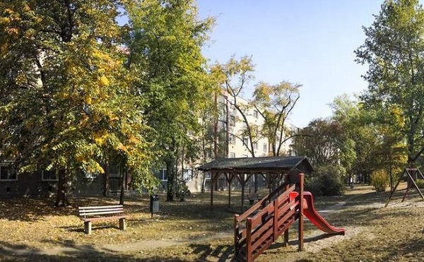 Felújítják egy szegedi lakótelepi városrész közterületeit