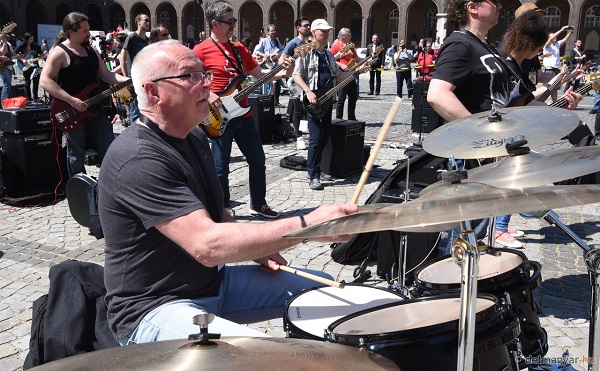 K&ouml;zel n&eacute;gysz&aacute;zan a SzegedRocks-on - forr&aacute;s: csongrad-megye.hu