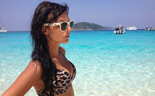 Vad és vonzó – állatmintás fürdőruhákban a vízparton