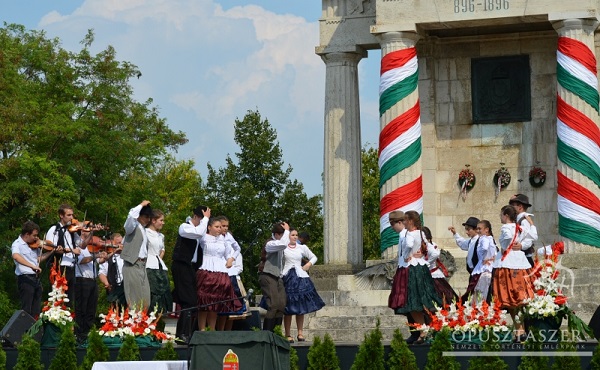 Szent Istv&aacute;n-napj&aacute;t k&ouml;sz&ouml;ntik &Oacute;pusztaszeren