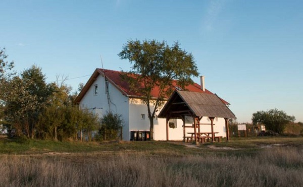 Megnyílt a Szalakóta látogatóközpont Sándorfalván