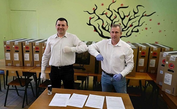 A megyei önkormányzat 50 számítástechnikai eszközt ajánl fel