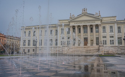 Új pompájában csodálható meg a szegedi Móra parki szökőkút 