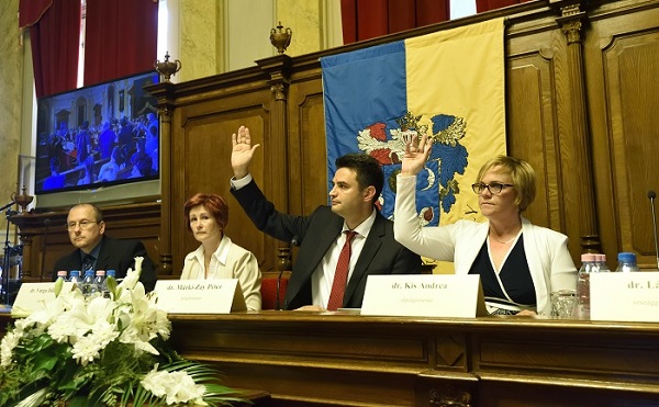 Díjat ad a hódmezővásárhelyi önkormányzat a korrupciót bizonyító állampolgároknak