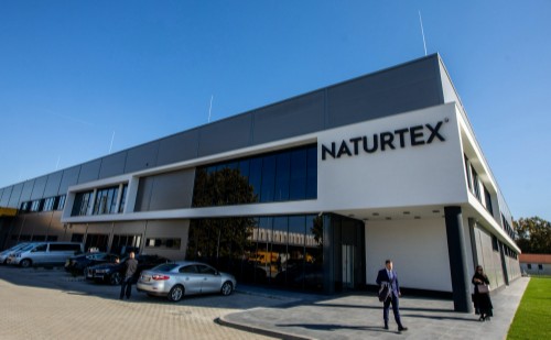 Új gyárat és irodaépületet adtak át Szegeden