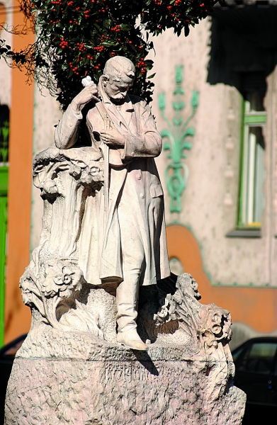 Dankó szobor