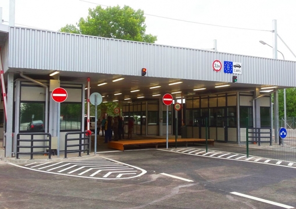 Személyautók is használhatják a Röszke-Horgos közúti átkelőt